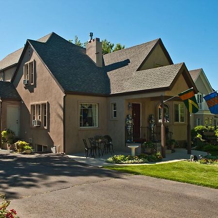 Amid Summer'S Inn Bed And Breakfast Cedar City Exterior photo